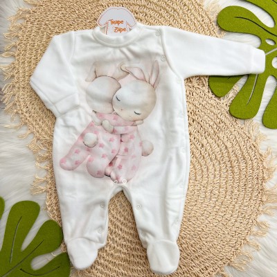 Macacão em Soft Coelhinhas Abraçadas - Off White e Rosa